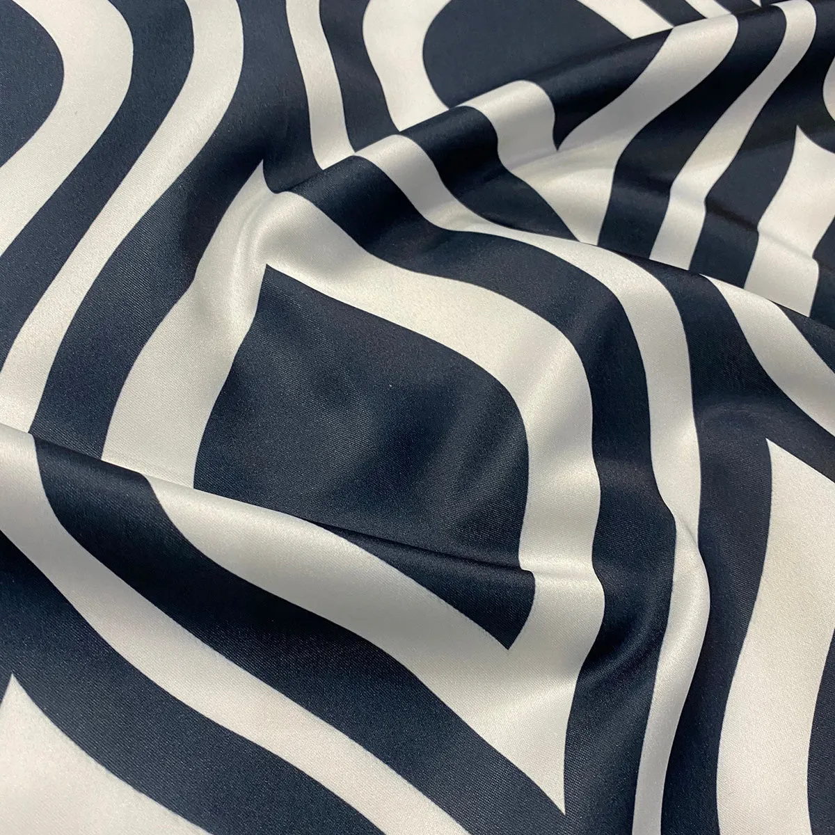 Groovy Print (Lamour) Table Linen in Navy