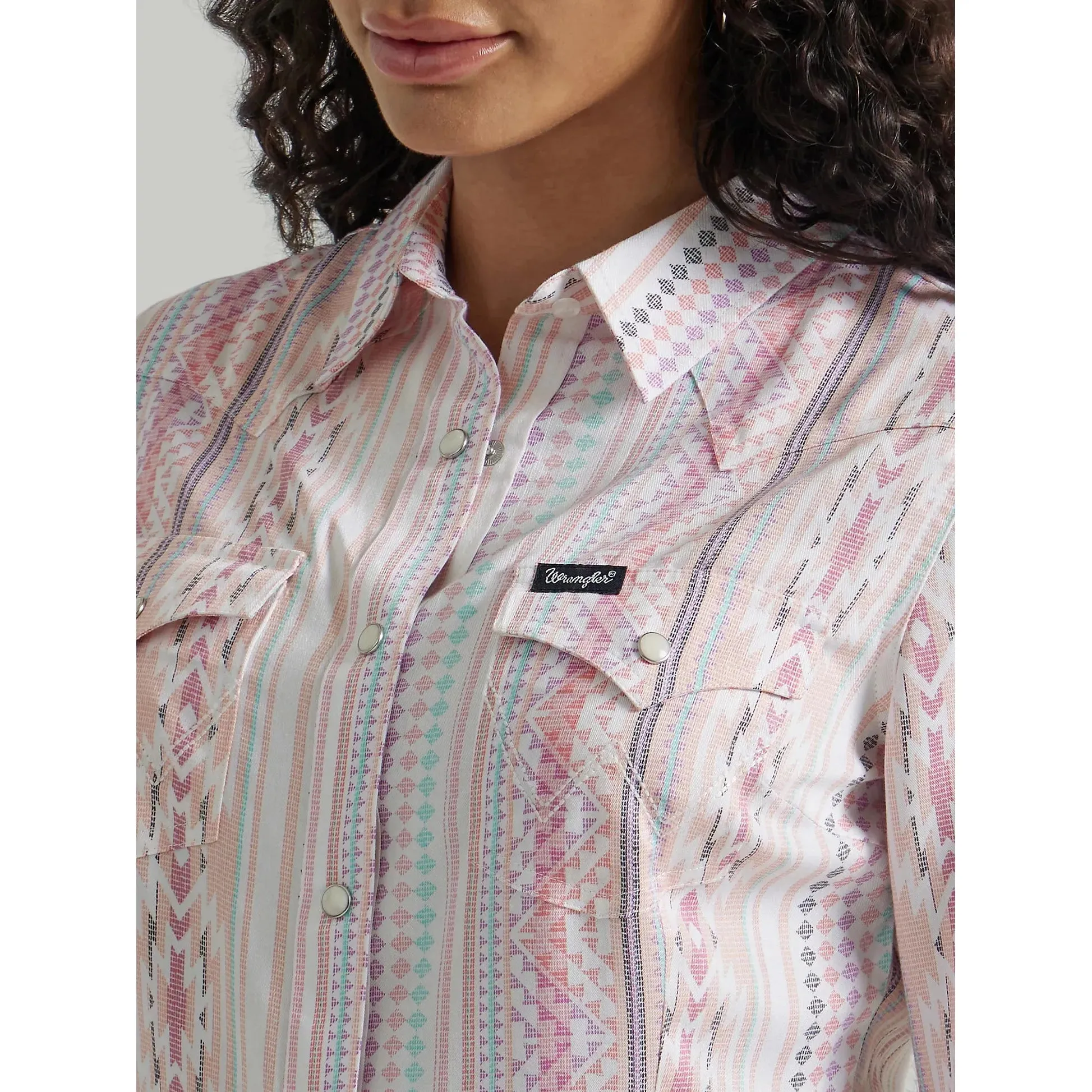 WOMEN'S WRANGLER RETRO® LONG SLEEVE SOUTHWESTERN PRINT WESTERN SNAP RAYON SHIRT IN PINK GEO