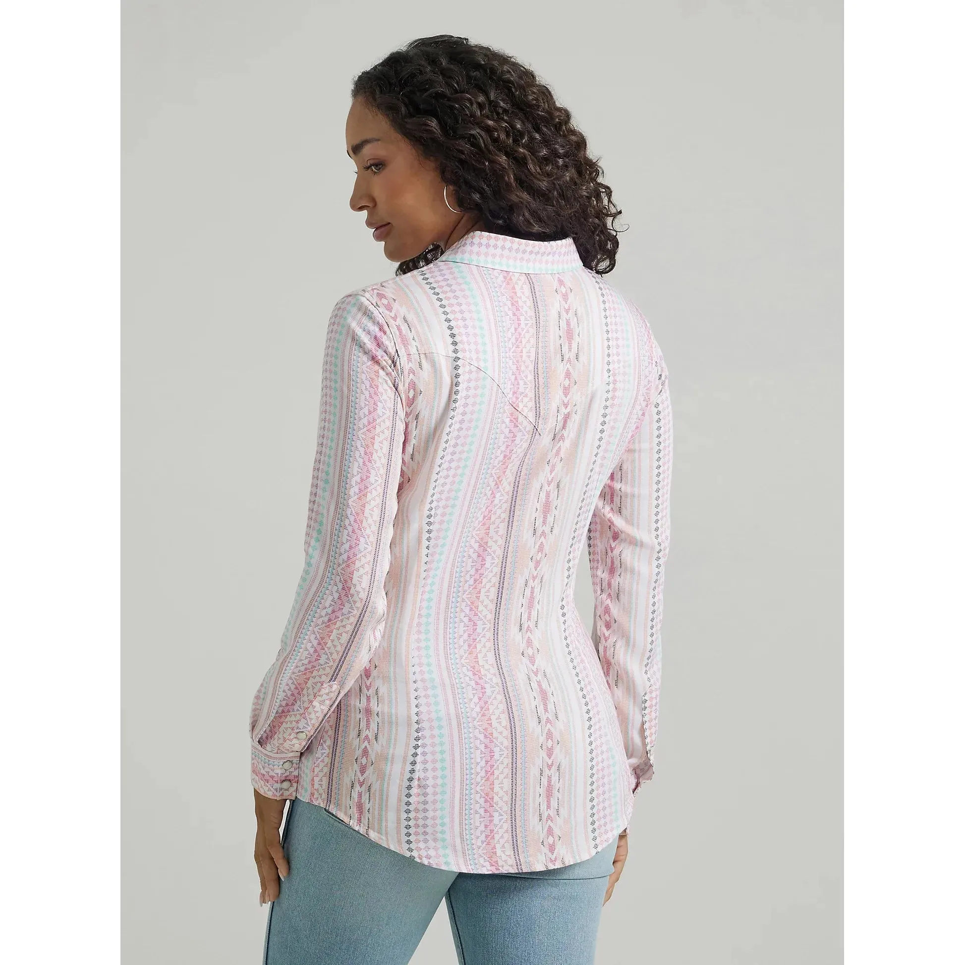 WOMEN'S WRANGLER RETRO® LONG SLEEVE SOUTHWESTERN PRINT WESTERN SNAP RAYON SHIRT IN PINK GEO