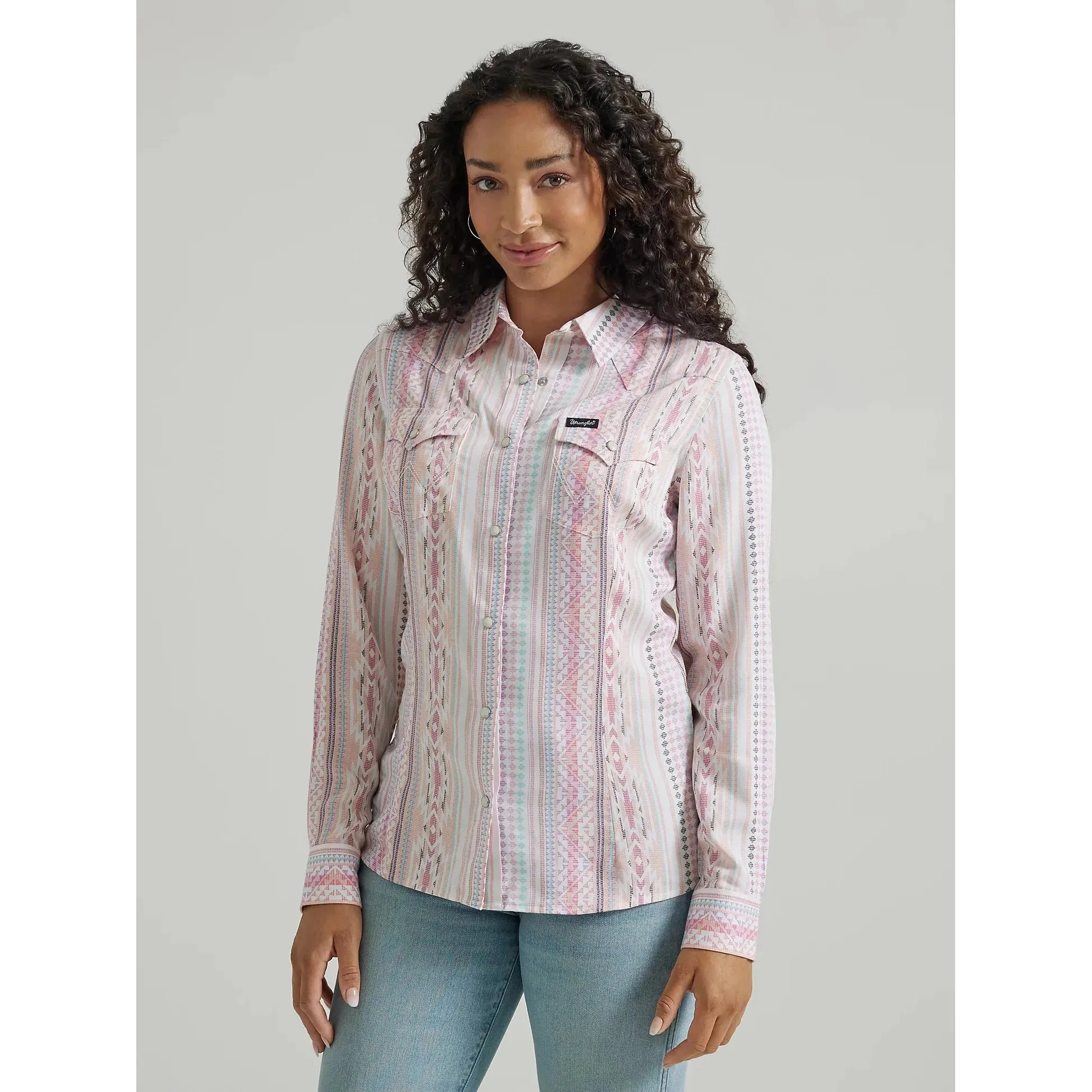 WOMEN'S WRANGLER RETRO® LONG SLEEVE SOUTHWESTERN PRINT WESTERN SNAP RAYON SHIRT IN PINK GEO